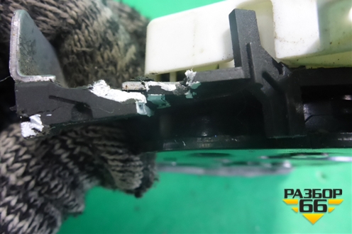 Замок двери передней правой (8X1837016C) для Audi A4 (В9) с 2015г (А4)