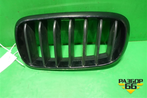 Решетка радиатора левая (7316075) для BMW X5 F15 с 2013г (Х5 Ф15)