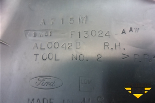 Обшивка багажника на заднюю панель (правая седан) для Ford Focus 1 с 1998-2004г (Фокус)