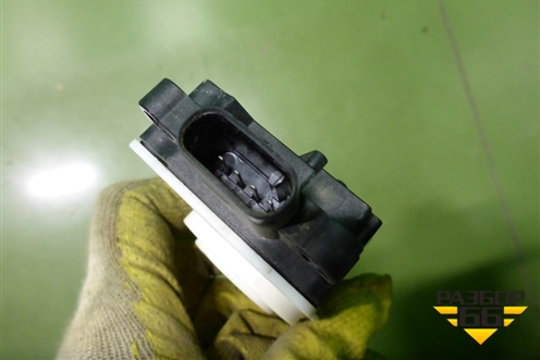 Моторчик заслонки радиатора (5811R1001) для BMW 5-серия G30 с 2017г