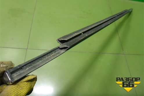 Уплотнитель стекла двери передней правой (A2137200224) для Mercedes Benz E-Klass W213 с 2016г (Е)