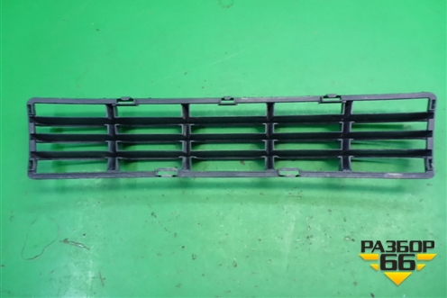 Решетка в передний бампер центральная (до 2007г) (30657006) для Volvo S40 с 2004-2012г (C40)