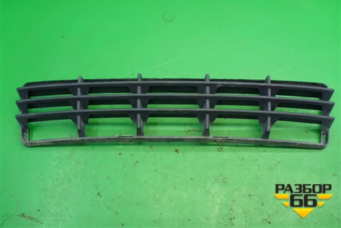 Решетка в передний бампер центральная (до 2007г) (30657006) для Volvo S40 с 2004-2012г (C40)