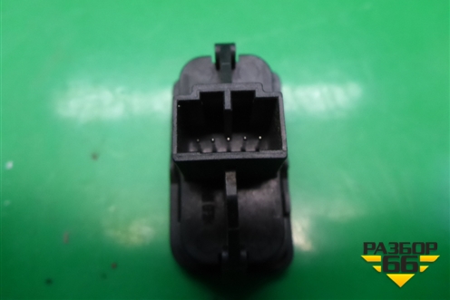 Кнопка центрального замка (правая) (30669958) для Volvo S40 с 2004-2012г (C40)