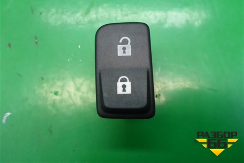 Кнопка центрального замка (правая) (30669958) для Volvo S40 с 2004-2012г (C40)