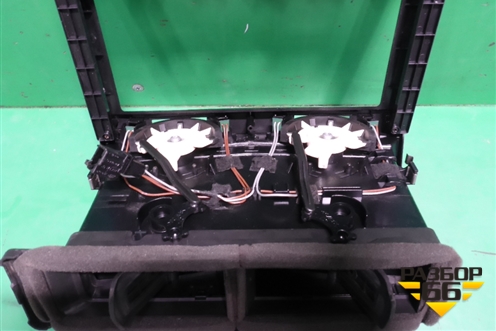 Дефлектор воздушный центральный (7L6819727) для Volkswagen Touareg c 2002-2010г (Туарег)