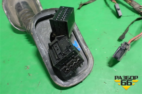 Проводка двери задней правой (7L6971694D) для Volkswagen Touareg c 2002-2010г (Туарег)