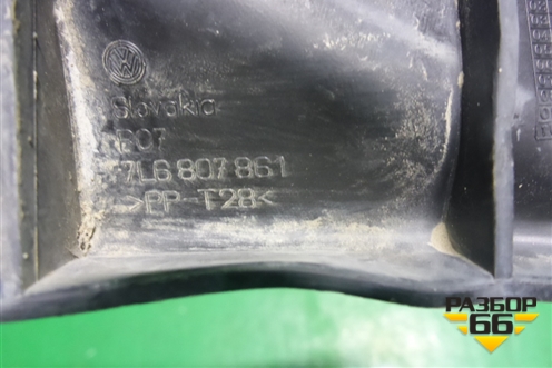 Кронштейн заднего бампера левый (под фонарь) (7L6807861) для Volkswagen Touareg c 2002-2010г (Туарег)