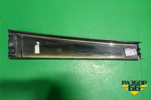 Накладка стойки (центральной правая) для Volkswagen Touareg c 2002-2010г (Туарег)