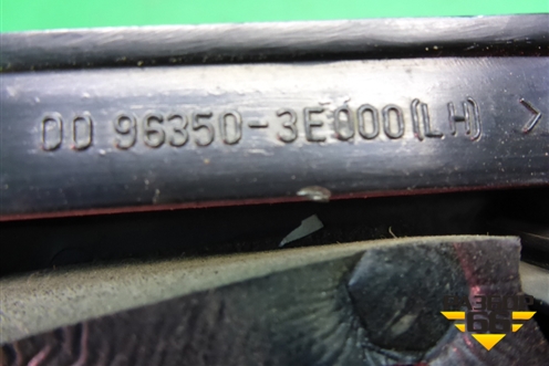 Накладка двери передней левой уголок (963503E000) для Kia Sorento I с 2002-2011г (Соренто 1)