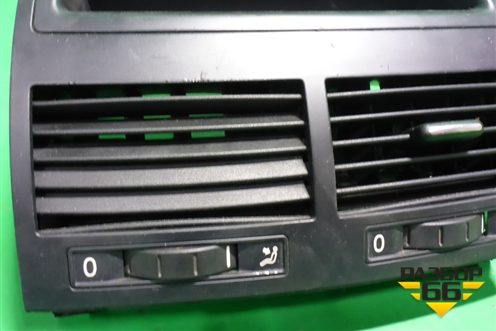 Дефлектор воздушный центральный (7L6819727) для Volkswagen Touareg c 2002-2010г (Туарег)