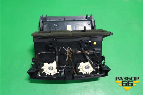 Дефлектор воздушный центральный (7L6819727) для Volkswagen Touareg c 2002-2010г (Туарег)