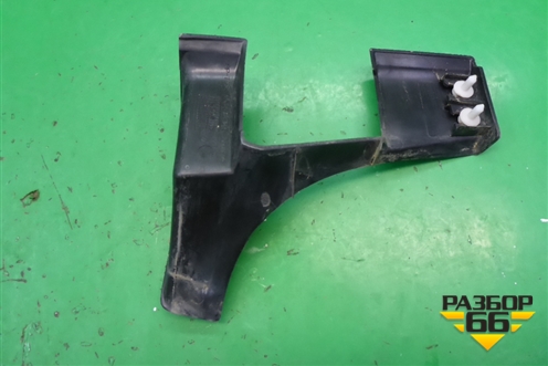 Накладка декоративная (на петлю двери багажника правая) (7L6867438E) для Volkswagen Touareg c 2002-2010г (Туарег)