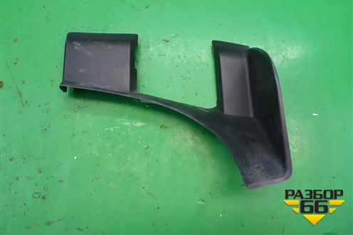 Накладка декоративная (на петлю двери багажника правая) (7L6867438E) для Volkswagen Touareg c 2002-2010г (Туарег)