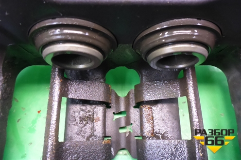 Суппорт задний правый (4х поршневой) (7P0615424) для Volkswagen Touareg с 2010-2018г (Туарег)