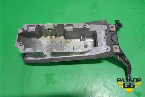 Кронштейн кулисы КПП (АКПП) (7L6713095B) для Volkswagen Touareg c 2002-2010г (Туарег)