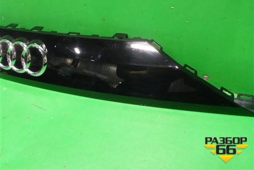 Накладка двери багажника (4M8853236) для Audi Q8 с 2018г (Ку 8)