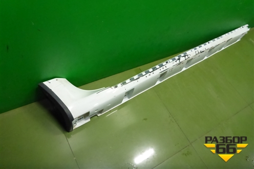 Накладка на порог наружная правая (768506677R) для Nissan Terrano с 2014г (Терано)