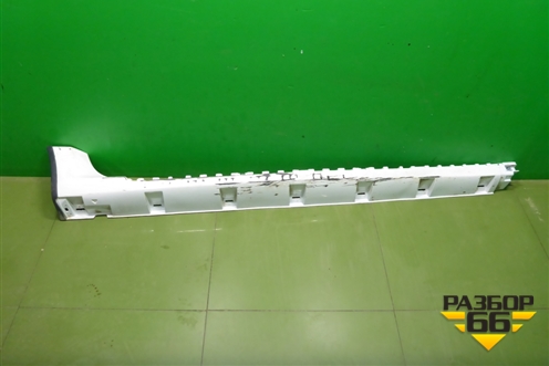 Накладка на порог наружная правая (768506677R) для Nissan Terrano с 2014г (Терано)