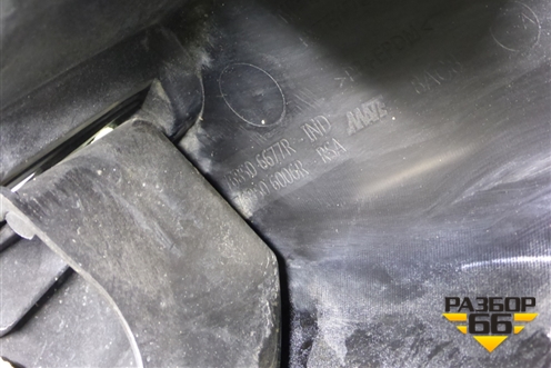 Накладка на порог наружная правая (768506677R) для Nissan Terrano с 2014г (Терано)