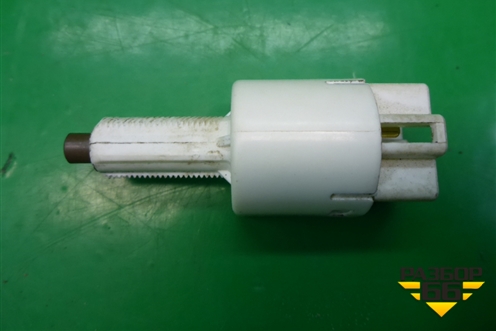 Датчик включения стопсигнала для Suzuki SX4 с 2006-2013г (СХ4)