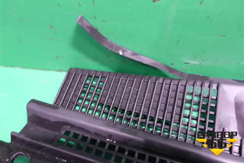 Решетка стеклоочистителей левая (MR533285) для Mitsubishi Lancer-9  с 2003-2008г (Лансер)