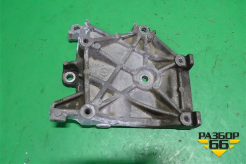 Кронштейн компрессора кондиционера (MR360566) для Mitsubishi Lancer-9  с 2003-2008г (Лансер)