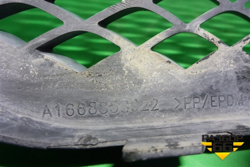 Решетка в передний бампер левая Под парктроник (A1668853922) для Mercedes Benz ML-Klass W166 c 2011г (МЛ)