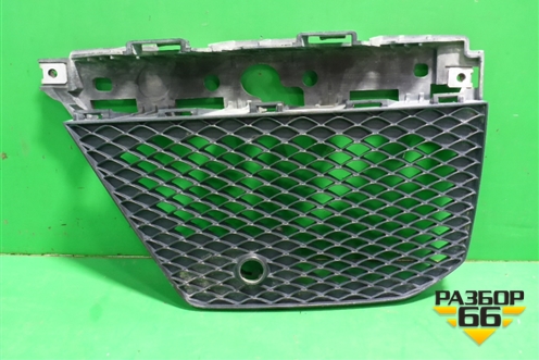 Решетка в передний бампер левая Под парктроник (A1668853922) для Mercedes Benz ML-Klass W166 c 2011г (МЛ)