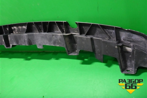 Кронштейн заднего бампера центральный (4M0807458) для Audi Q7 c 2015г (Ку 7)