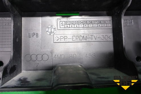 Кронштейн заднего бампера центральный (4M0807458) для Audi Q7 c 2015г (Ку 7)