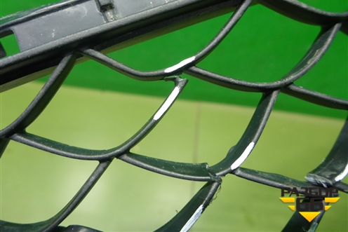 Решетка в передний бампер центральная (AMG) (A1668857822) для Mercedes Benz ML-Klass W166 c 2011г (МЛ)