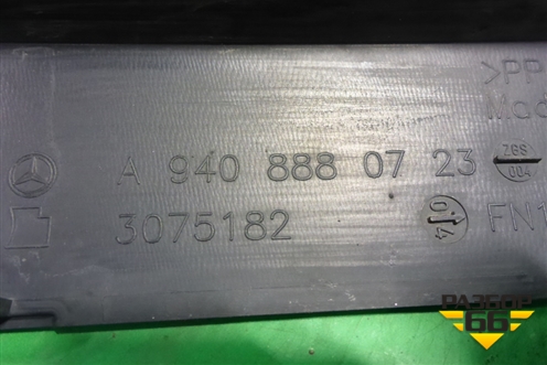 Решетка в капот правая  (верхняя) (A9408880723) для Mercedes Benz TRUCK Axor 2 с 2004г (Аксор)