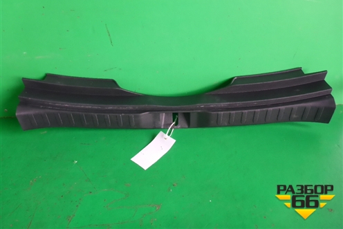 Обшивка багажника на заднюю панель (5838742130) для Toyota Rav-4 с 2018г (Рав 4)