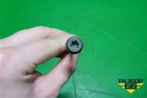 Болт (новый) (WHT004144) для Audi Q8 с 2018г (Ку 8)