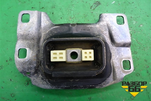 Опора КПП левая (МКПП) (V617M121AB) для Ford Focus 3 с 2011г (Фокус)