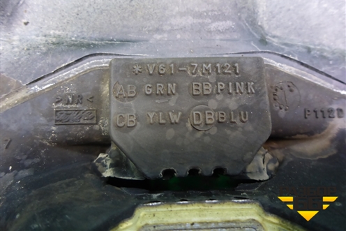 Опора КПП левая (МКПП) (V617M121AB) для Ford Focus 3 с 2011г (Фокус)