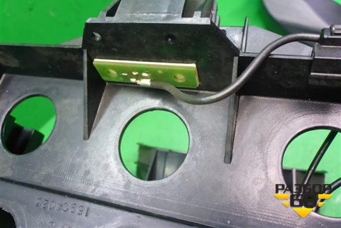 Кронштейн магнитолы (A1646800216) для Mercedes Benz ML-Klass W164 c 2005-2011г (МЛ)