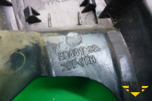 Накладка двери передней правой уголок (MR441632) для Mitsubishi Lancer-9  с 2003-2008г (Лансер)