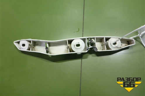 Кронштейн переднего бампера левый (4M5117D959A) для Ford Focus 2 с 2005-2008г (Фокус)