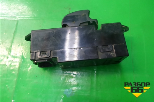 Кнопка стеклоподъёмника (MR587880) для Mitsubishi Lancer-9  с 2003-2008г (Лансер)