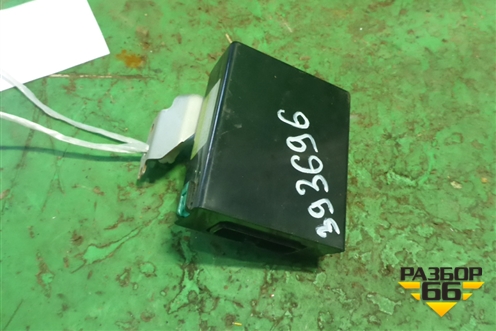 Блок управления вентилятором (8865042130) для Toyota Rav-4 с 2000-2005г (Рав 4)