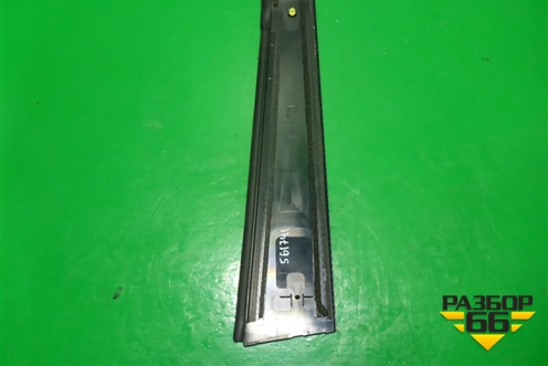 Накладка двери задней правой (на рамку) (75761011) для Toyota Camry V70 с 2017г (Камри)