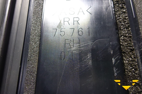 Накладка двери задней правой (на рамку) (75761011) для Toyota Camry V70 с 2017г (Камри)