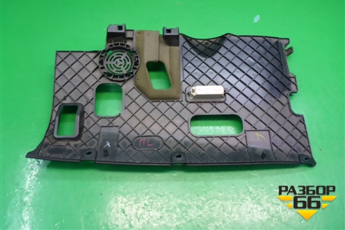 Накладка на торпедо (под рулевой колонкой) для BMW X5 E70 с 2007-2013г (Х5 Е70)