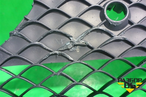 Решетка в передний бампер центральная (под парктроник) (A2928855122) для Mercedes Benz GLE-Klass (купе) C292 с 2015г (ГЛЕ)