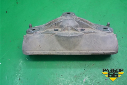 Кронштейн амортизатора переднего (правый) для Porsche Cayenne с 2003-2010г (Каен)