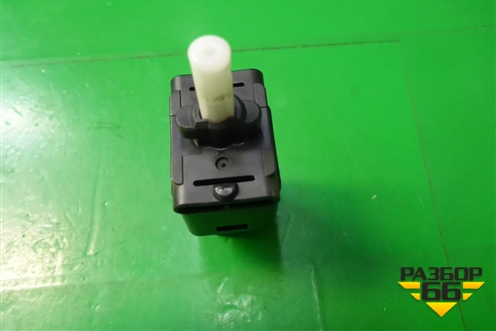 Датчик включения стопсигнала для Mazda CX 7 с 2006-2012г (СХ7)