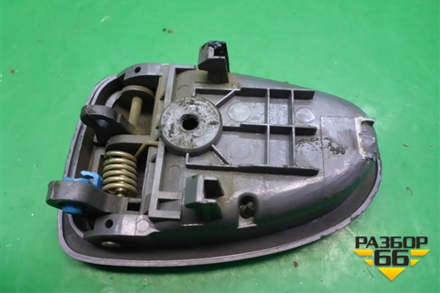 Ручка внутренняя двери передней правой (8262025000) для Hyundai Aсcent с 2000г (Акцент)