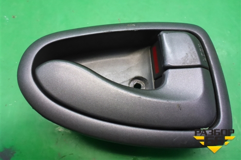 Ручка внутренняя двери передней правой (8262025000) для Hyundai Aсcent с 2000г (Акцент)